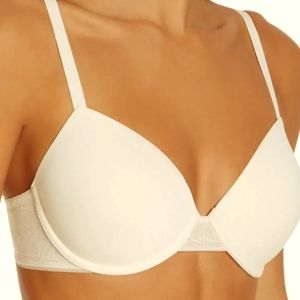 Maidenform DM9410 lace accent bra. Size 36A NWOT